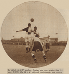 874509 Afbeelding van een spelmoment uit de voetbalwedstrijd tussen de Utrechtse clubs U.V.V. en D.O.S., op het ...